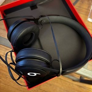 Beats wired headphones